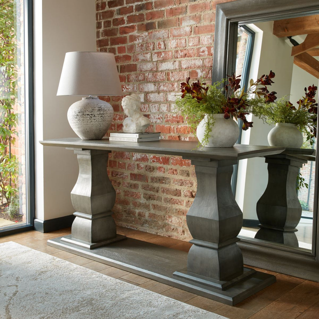 How to Choose the Perfect Console Table for Your Hallway